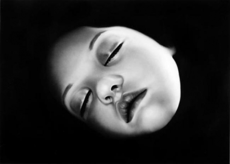 Untitled (Isabella), 2007. Charcoal on paper, 70 x 96 inches (image) (177.8 x 243.8 cm); 74-1/2 x 100-1/2 inches (frame) (186.7 x 252.7 cm). MP D-800