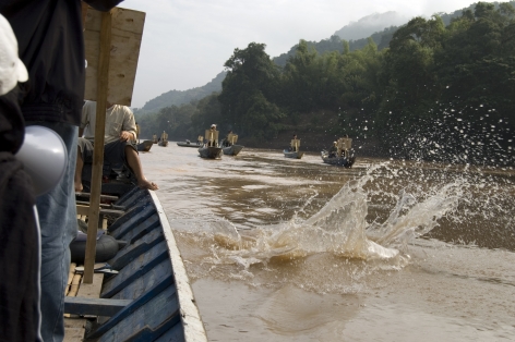Second video still from Jun Nguyen-Hatsushiba's The Ground, the Root, and the Air: The Passing of the Bodhi Tree, 2007