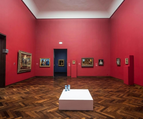 Erwin Wurm: One Minute Sculptures