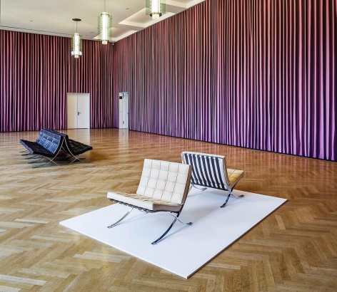Erwin Wurm: One Minute Sculptures