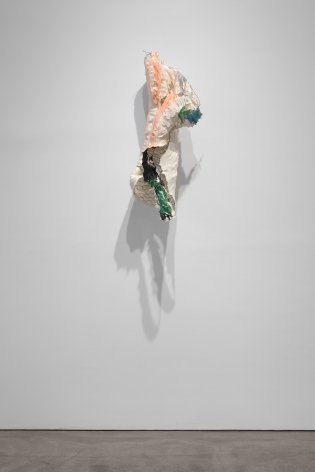 Installation view of Lynda Benglis's piece Vested Spirit, 2015 handmade paper over chicken wire, coal tempera, acrylic medium, sparkles 36 1/2 x 16 x 11 in. (92.7 x 40.6 x 27.9 cm)