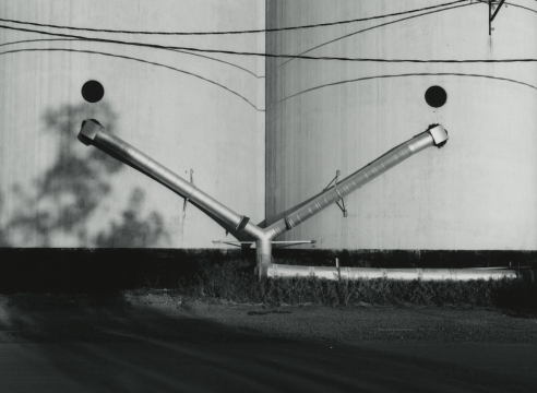 Frank Gohlke, Grain elevator, Dumas, Texas, gelatin silver print, Howard Greenberg Gallery, 2020