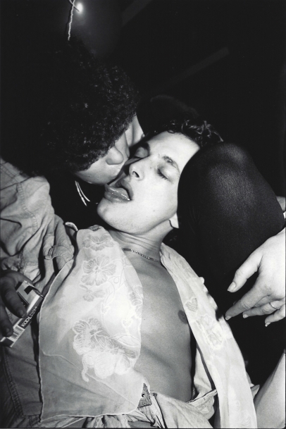 Couple kissing by Arlene Gottfried