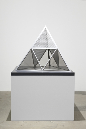 Dan Graham, Shinohara's Pyramid, 2018