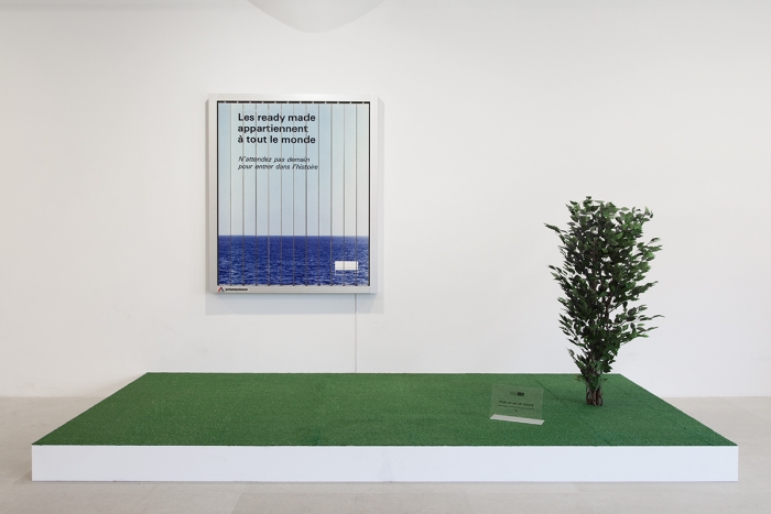 Agence Dolci dire & Associés Pour un art de societé (maquette pour une compagne d'information et de publicité), 1988 3 cibachrome photographs glued onto a billboard with turning slats, primavision aluminium frame podium on wood painted in white covered with artificial lawn, an artificial ficus benjamini, and title card with text: "Logotype de Dolci dire & Associés Pour an art de societé (maquette pour une compagne d'information et de publicité)" Podium: 7 7/8 x 118 1/8 x 157 1/2 inches (20 x 300 x 400 cm) Billboard: 64 5/8 x 55 1/8 inches (164 x 140 cm) Title card: 9 1/8 x 13 inches (23 x 33 cm)