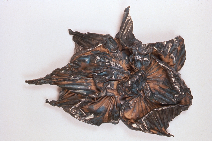 Lynda Benglis, Pope Waverly, 1986, wire mesh, bronze, chrome, 53 x 38 x 11 inches