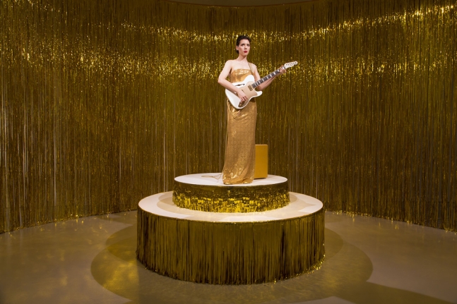 Ragnar Kjartansson, Woman in E, 2017