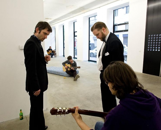 Ragnar Kjartansson Take me here by the Dishwasher, Memorial for Marriage, 2011