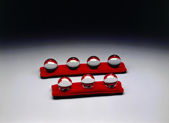 Hair-Ice, 2000 Glass and velvet pillows