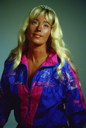 Untitled, 2000. Color photograph, image: 36 x 24 inches (91.4 x 60.9 cm); frame: 45 x 33 x 1 inches (114.3 x 83.8 x 2.5 cm. Edition of 6. MP 397