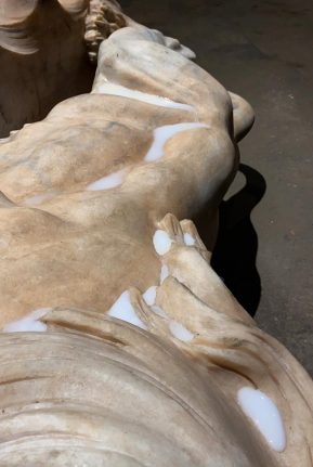 Total Loss, 2020. Marble lions, milk. Performance still, 2020. 