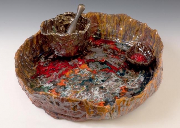 Mortar & Pestle, 2007. Ceramic, formica pedestal, sculpture: 5 x 19-1/2 x 17-1/2 inches (12.7 x 47 x 41.9 cm); pedestal: 30 x 26 x 26 inches (76.2 x 66 x 66 cm). MP 27