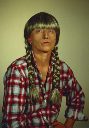 Untitled, 2000. Color photograph, image: 34 1/4 x 24 inches (86.9 x 60.9 cm); frame: 43 1/4 x 33 x 1 inches (109.8 x 83.8 x 2.5 cm). Edition of 6. MP 398