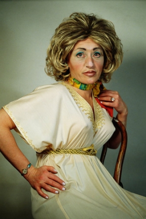 Untitled, 2000. Color photograph, image: 36 x 24 inches (91.4 x 60.9 cm); frame: 46 x 34 x 1 1/2 inches (116.8 x 86.3 x 3.8 cm). Edition of 6. MP 353