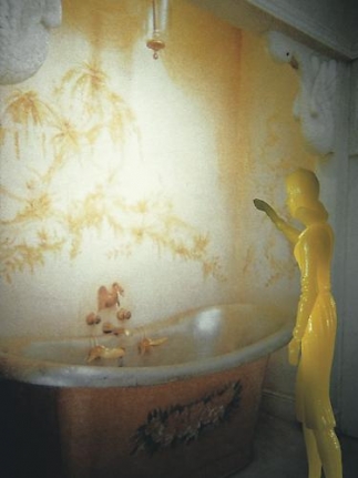 Laurie Simmons, Yellow Bathroom, 1983
