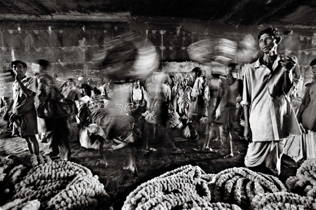 Raghu Rai Flower Market, Kolkata 2004 Digital print on archival paper 20 x 30 in.