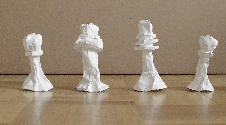 Serie estrujados (Marcel Duchamp. Buenos Aires Chess Pieces) 2013. Javier Arce