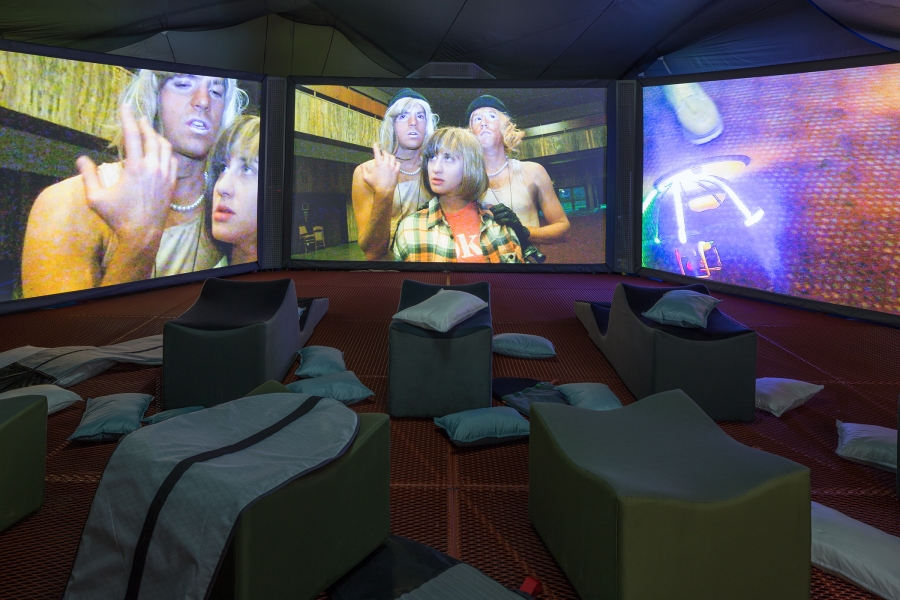 Lizzie Fitch/Ryan Trecartin - Ledge