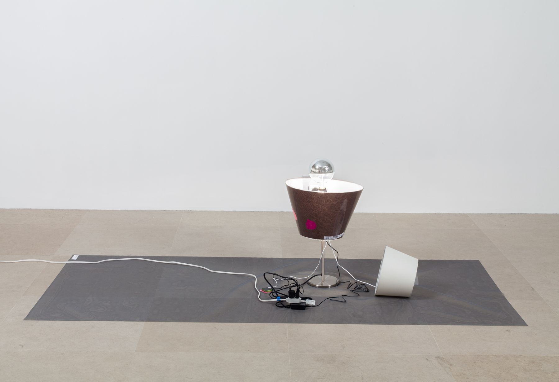 Josef Strau, The Swendenborg Organ is Playing, 2012, Poster, 2 lamps, sound on iPod, 2 speakers, dvd with 19 slides, and wire mesh, dimensions variable