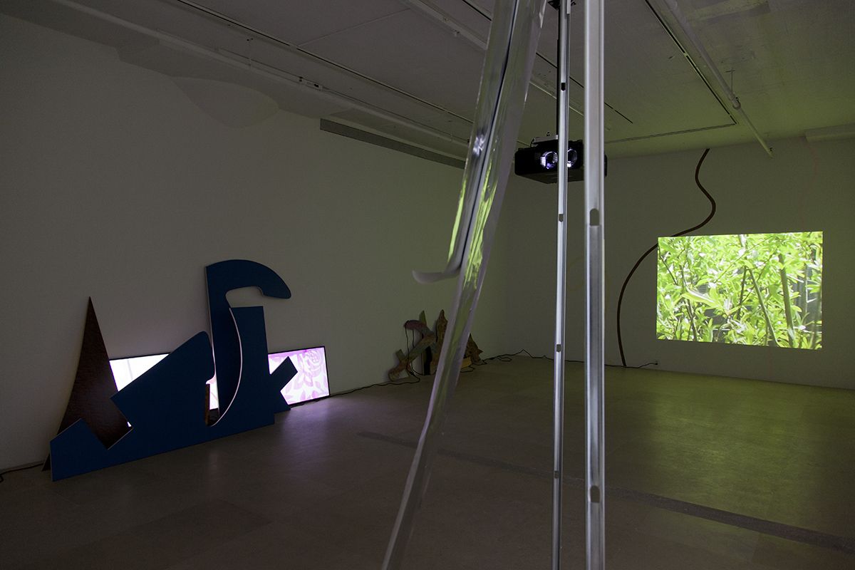 Hilary Lloyd, Installation view, Dock Lands, Greene Naftali, New York, 2017