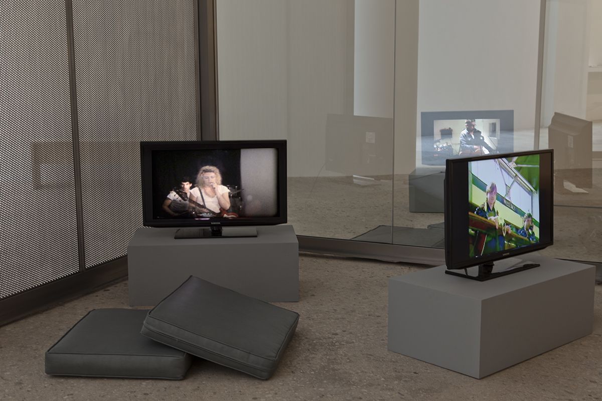 Dan Graham Design for Showing Videos, 2014 Reflective glass, stainless steel 93 x 227 x 283 inches (236.2 x 576.6 x 718.8 cm)
