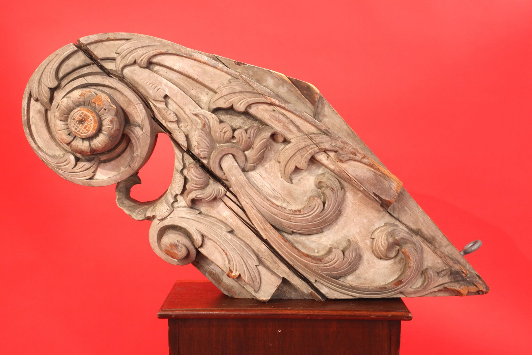 Carved Billethead with carved Acanthus Leaves Attributed to the Skillon