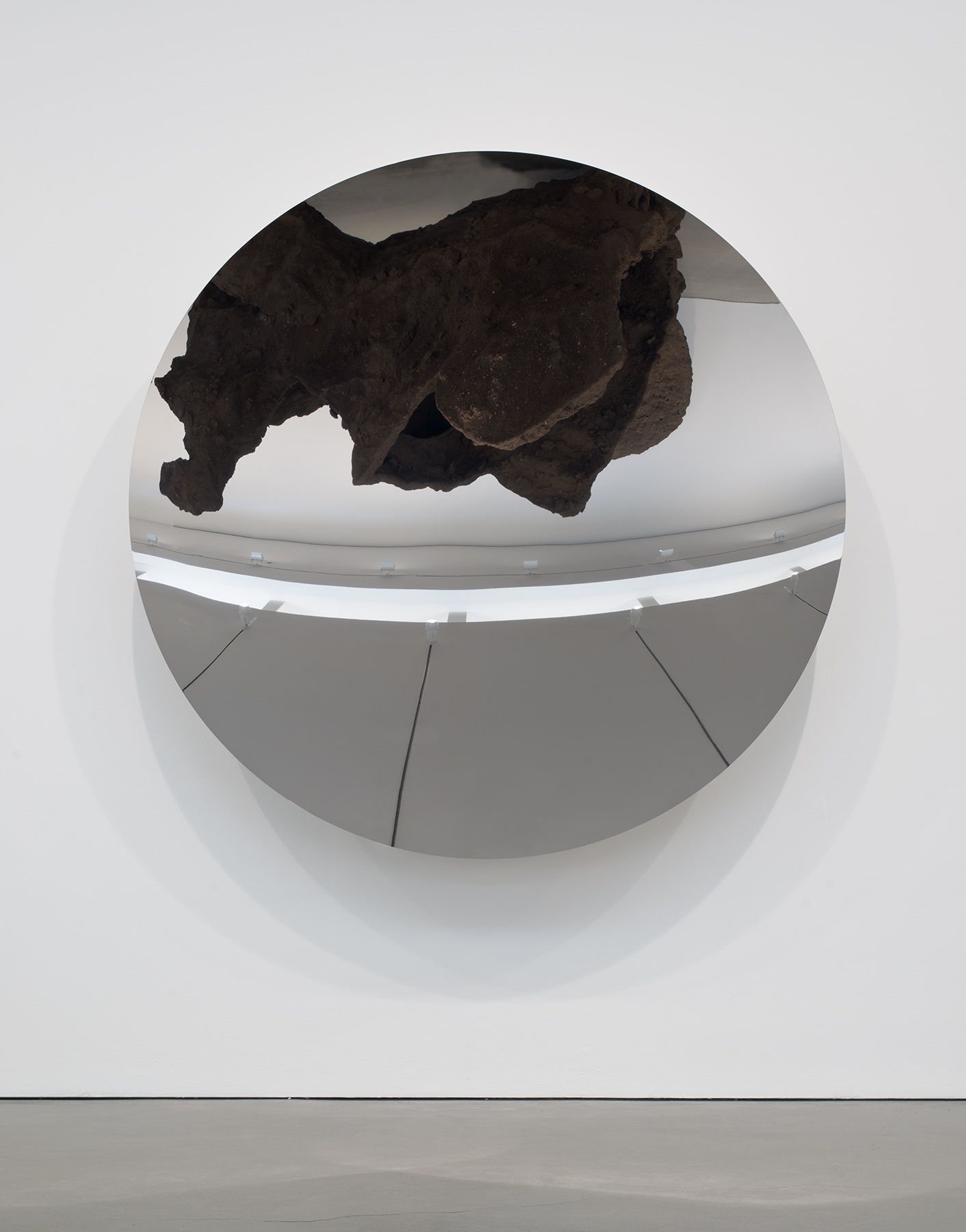 Anish Kapoor - Full Moon
