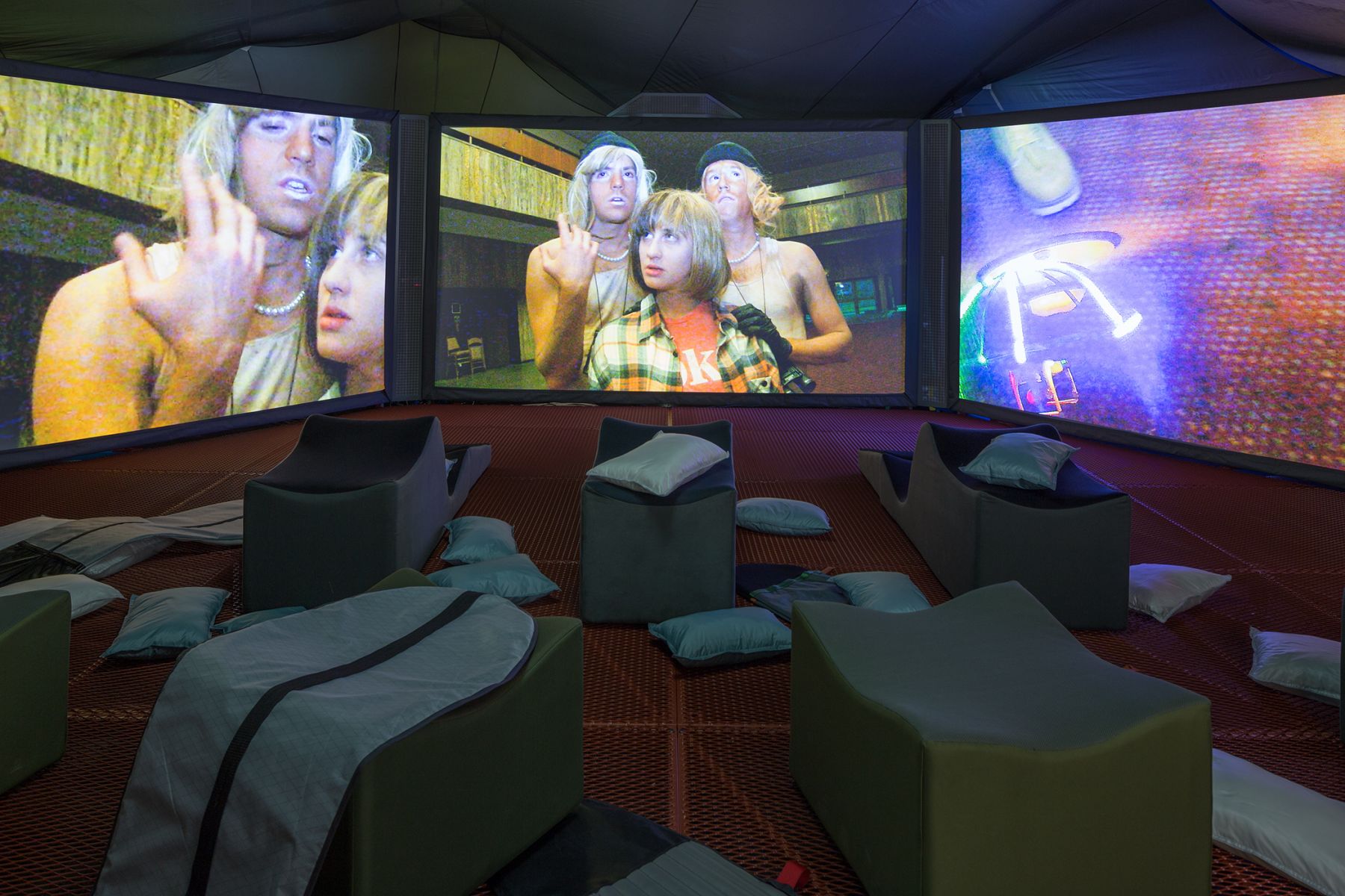 Lizzie Fitch/Ryan Trecartin - Ledge