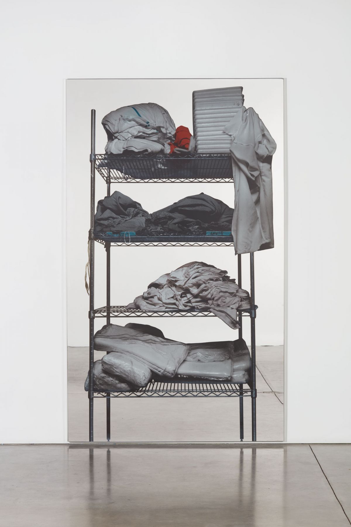 Michelangelo Pistoletto Scaffali – con tessuti, 2015 
