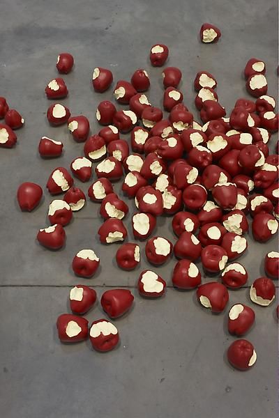 Tom Friedman, Untitled (apples), 2012