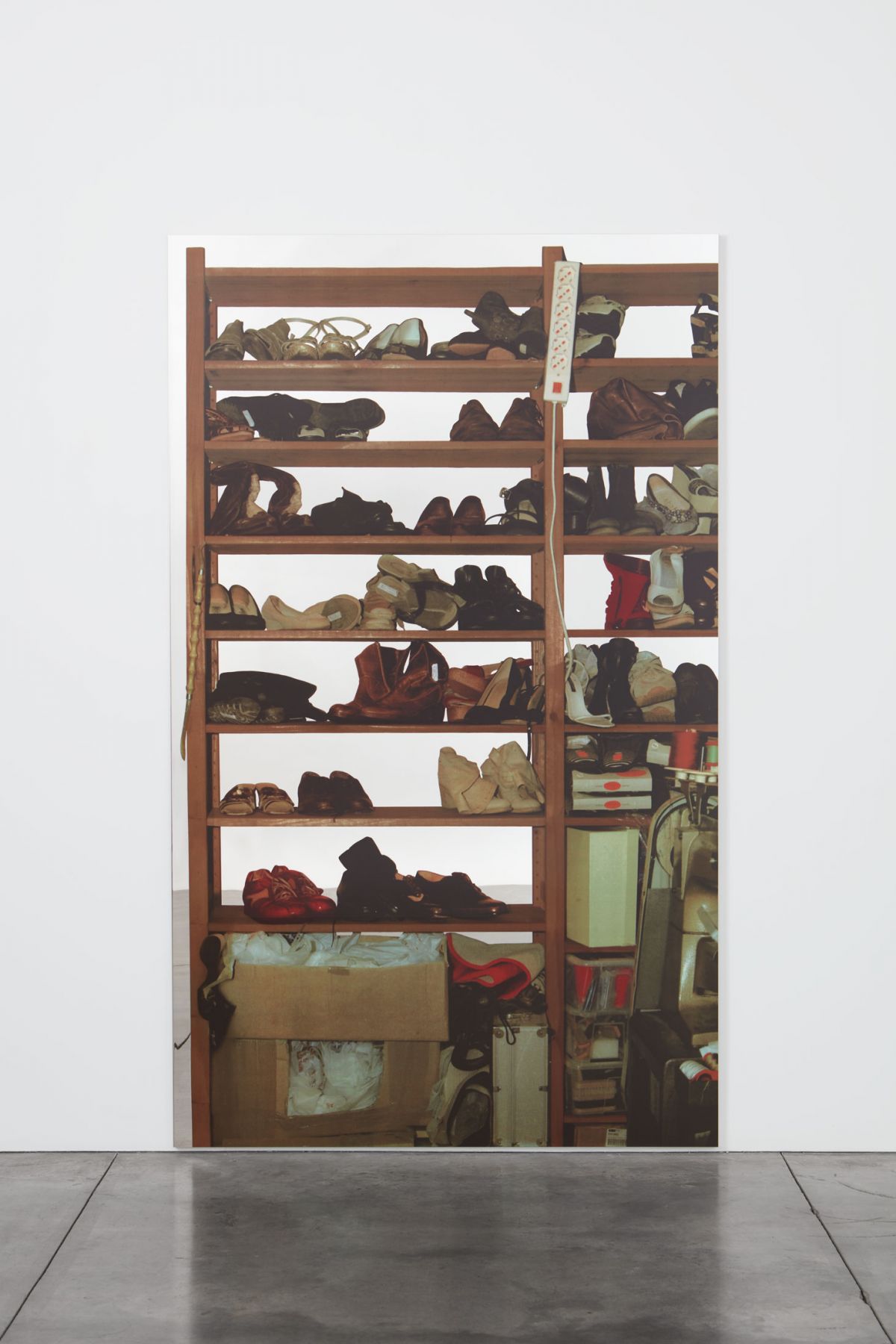 Michelangelo Pistoletto Scaffali – calzature, 2015 