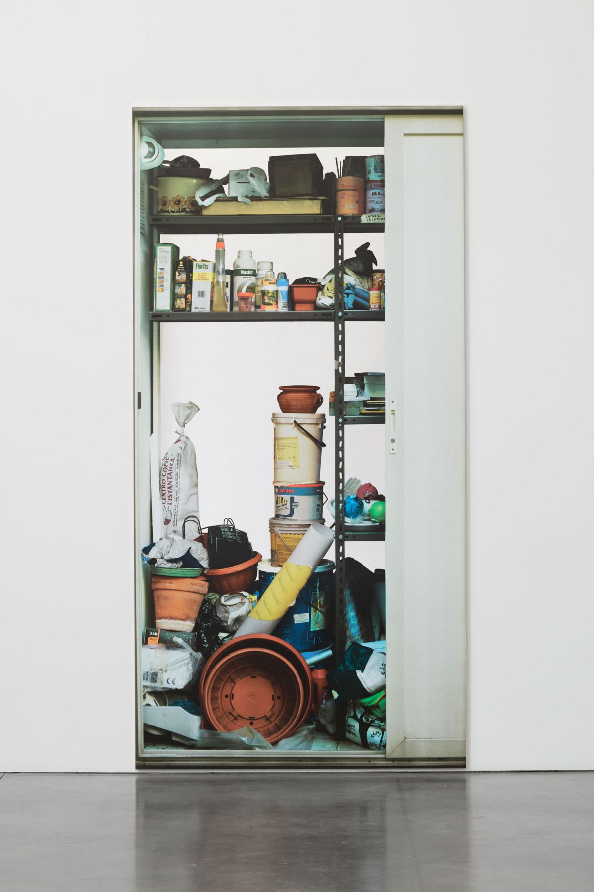 Michelangelo Pistoletto Scaffali – con porta a destra, 2015 