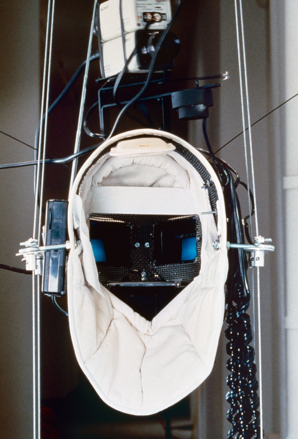 Vito Acconci, Virtual Intelligence Mask