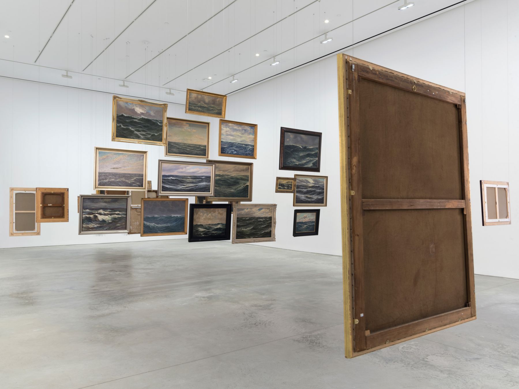 Hans-Peter Feldmann, Exhibition view: 303 Gallery, 2016