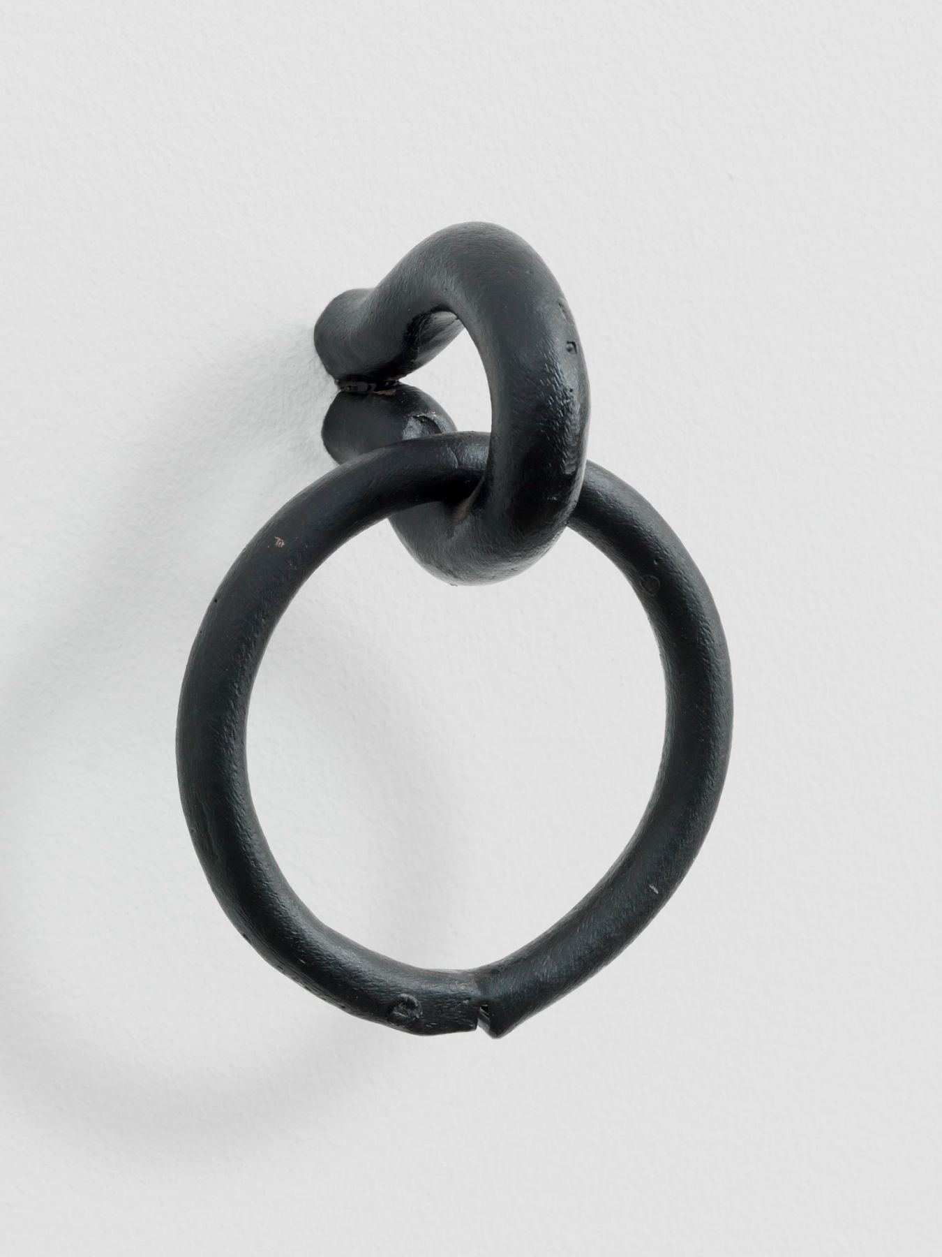 Valentin Carron, Cercle archaïque mate, 2011