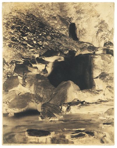 Waterfall along the Old Tibet Road