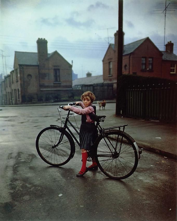 Evelyn Hofer, Girl with Bicycle