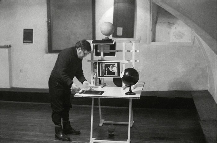 Mangelos installing the exhibition Shid Theory (Galerija Podroom, Zagreb, Croatia, 1978)