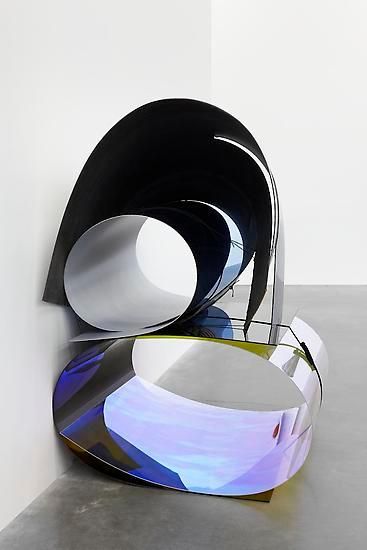 plexiglass and boxing wrap sculpture by female sculptor Julia Dault
