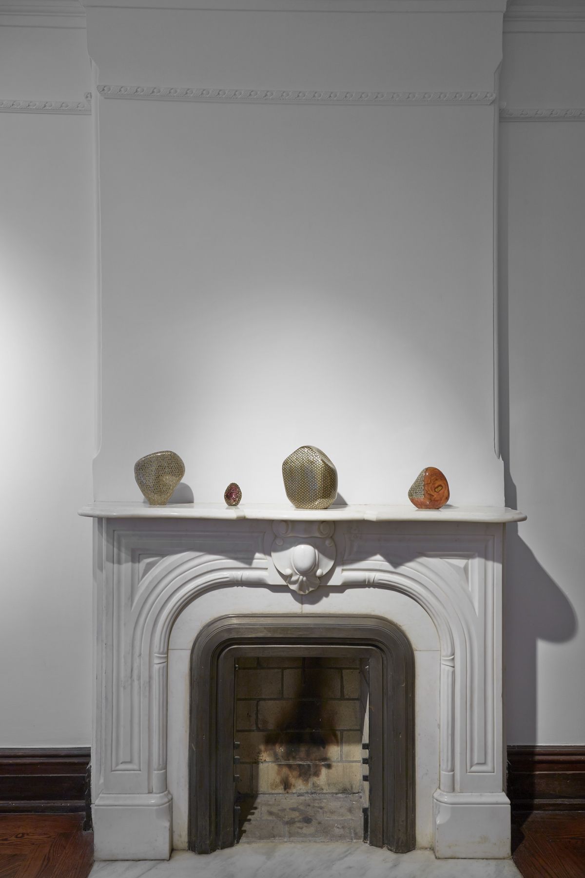 Andisheh Avini (Installation View), 118 East 64th Street, 2015