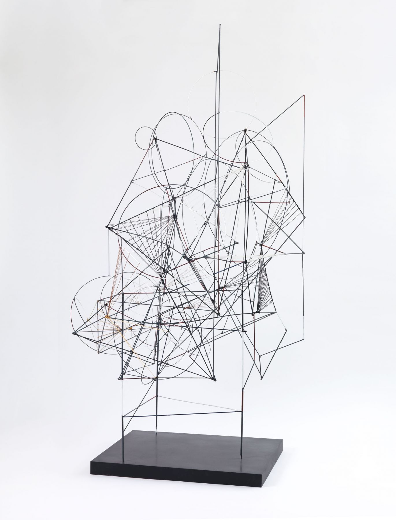 a wire sculpture by the contemporary artist Matthias Bitzer