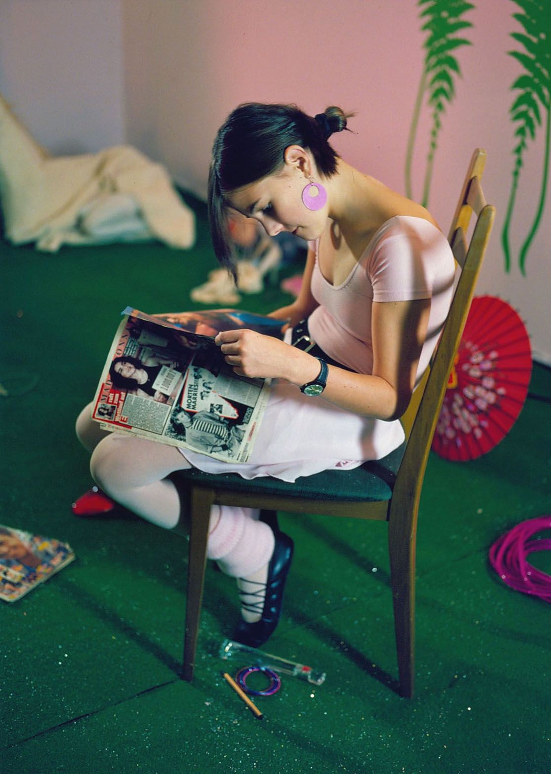 a c-print of a girl reading by the contemporary photographer sue de beer