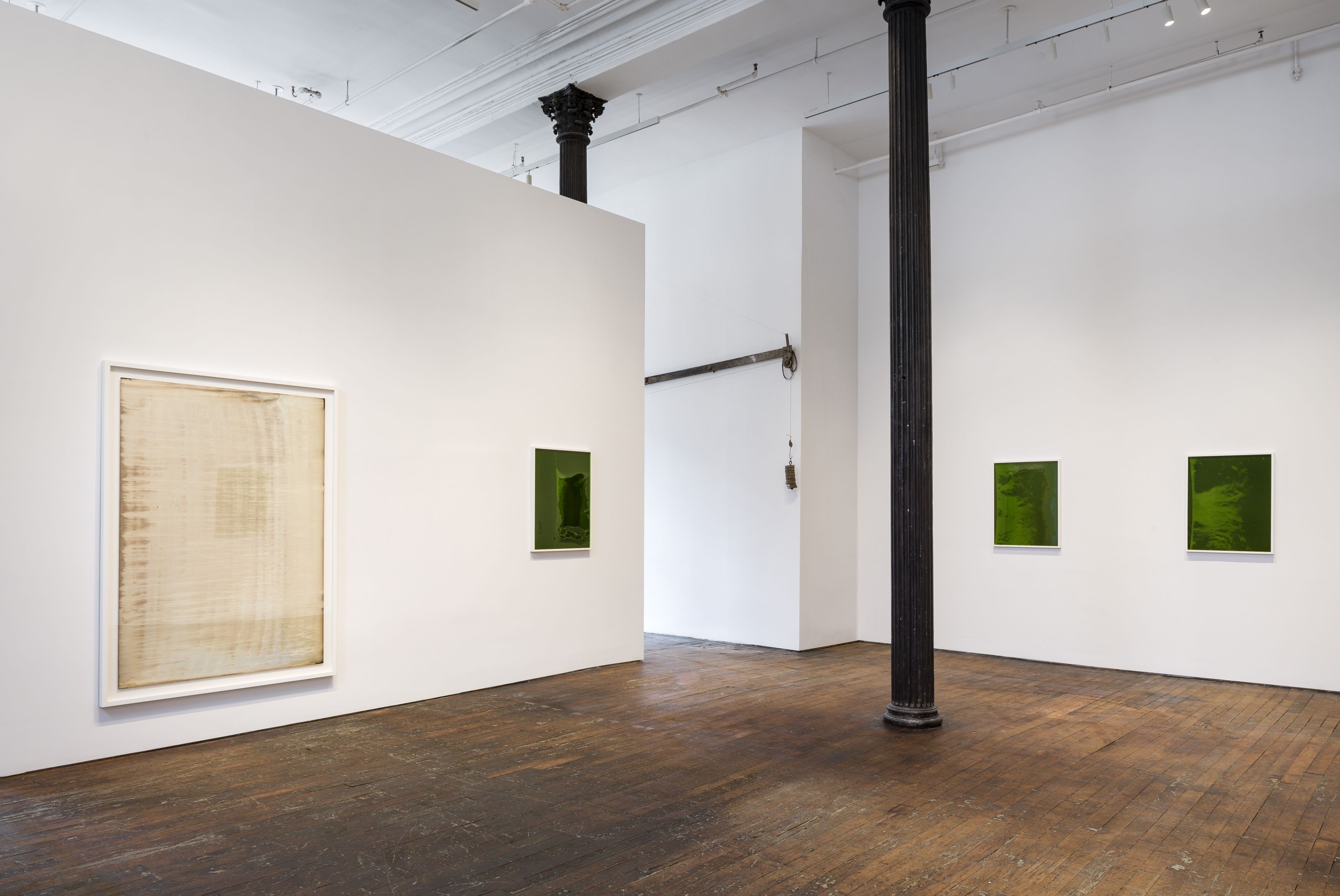 Dove Allouche: Le beau danger – installation view 2