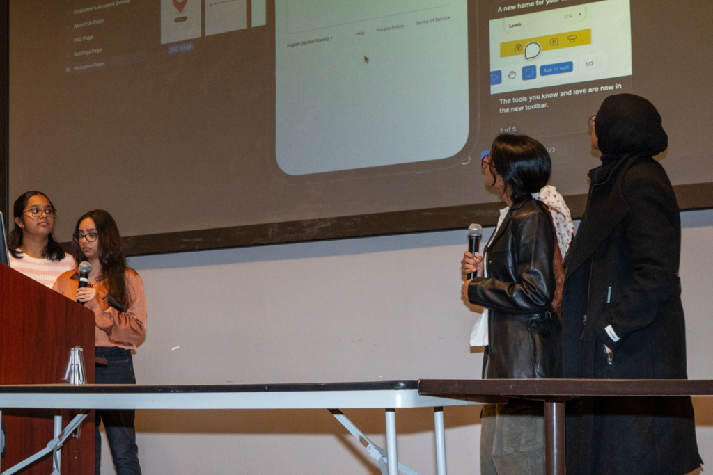 4 girls presenting a project