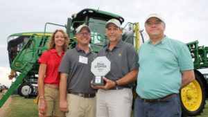 John Deere R4060 Self-Propelled Sprayer Wins 2019 MAGIE ShowStopper Award