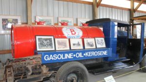 Classic IRON: Old-School Fuel Delivery Truck (Photos)
