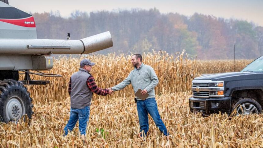 Seed Sales Strategy: How and When to Engage Growers for Maximum Impact
