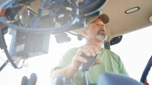 North American Ag Tractor, Combine Sales Fall for Second Consecutive Month