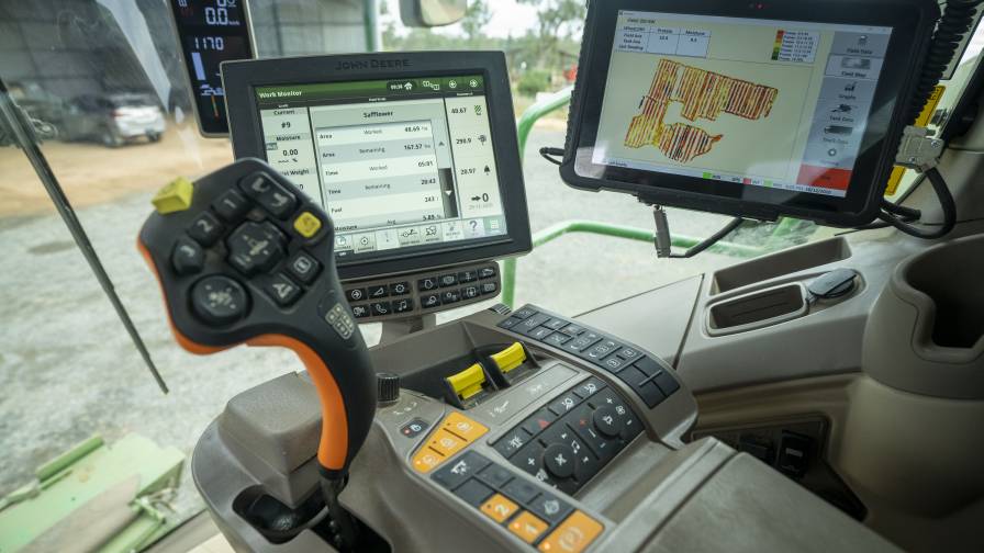 CropScan 3300H Touch Screen PC showing real-time Protein map.