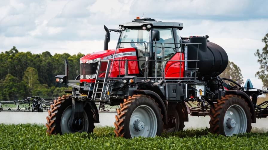 Massey Ferguson introduced the MF 500R Series Sprayer, a reliable, user-friendly solution that provides cost-effective spray applications and increased independence for North American farmers